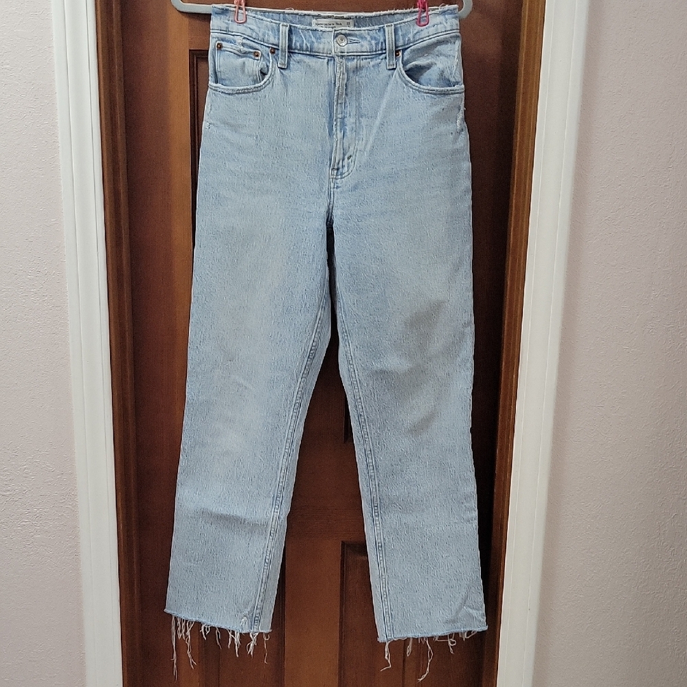 Abercrombie & Fitch The '90s Straight Ultra High Rise Light Wash Jeans